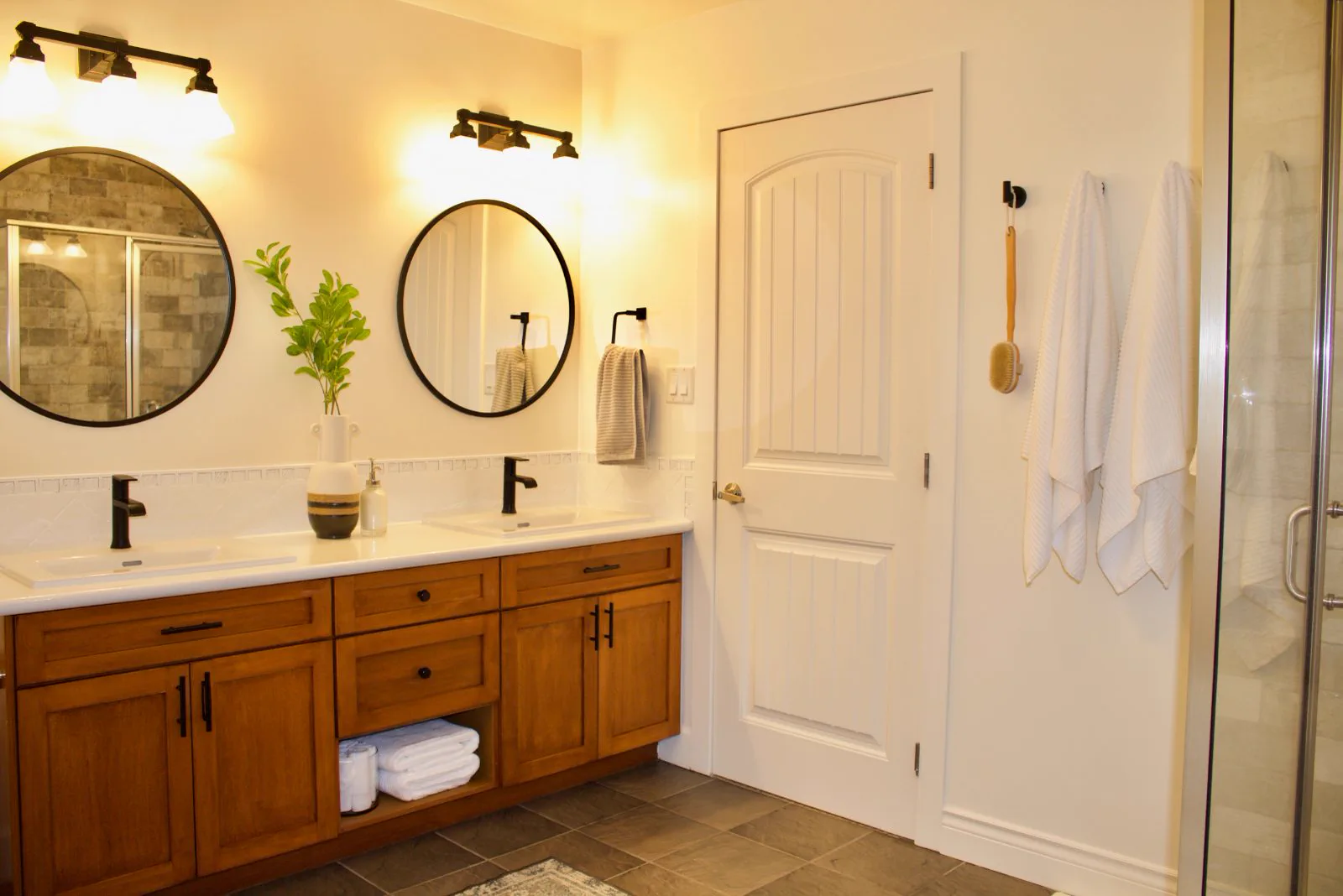Sparkling clean ensuite vanity